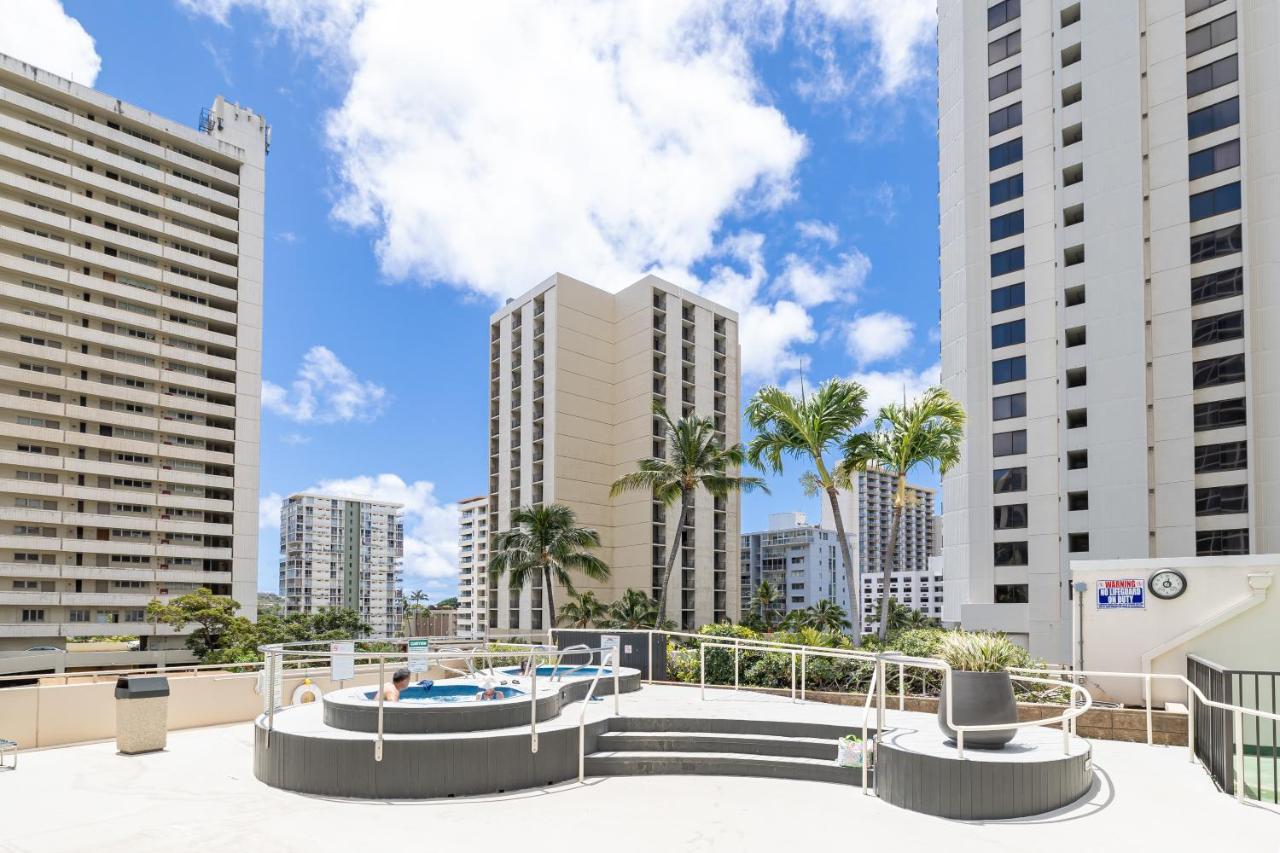Waikiki Banyan 1Br With Great Ocean Views, Steps To Beach & Parking! Χονολουλού Εξωτερικό φωτογραφία