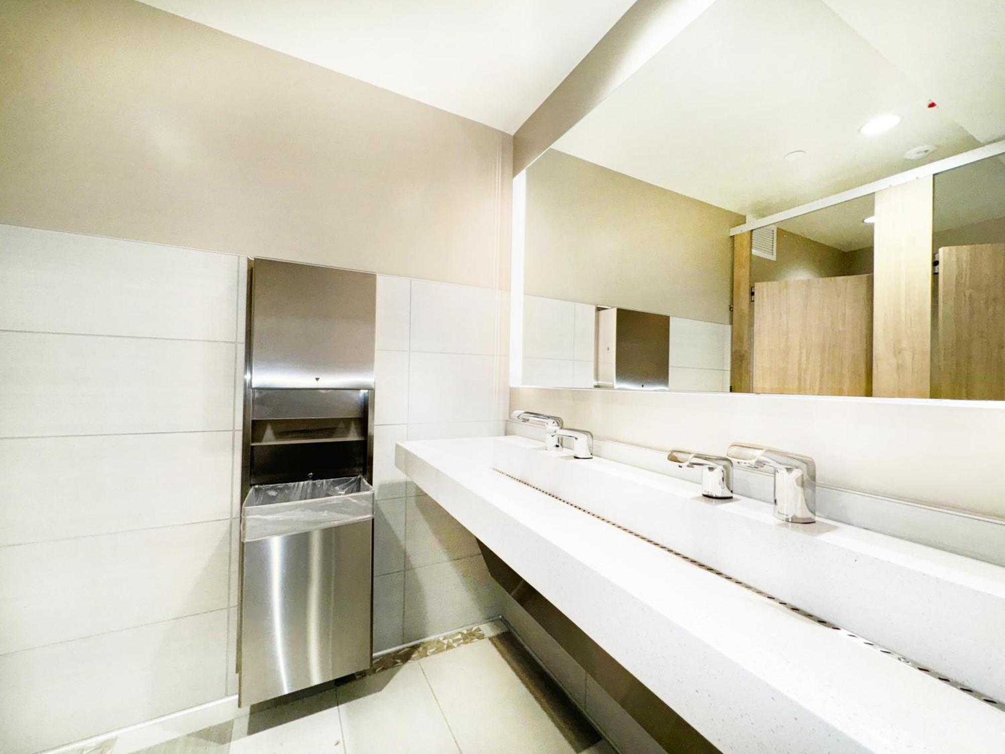 Waikiki Banyan 1Br With Great Ocean Views, Steps To Beach & Parking! Χονολουλού Εξωτερικό φωτογραφία
